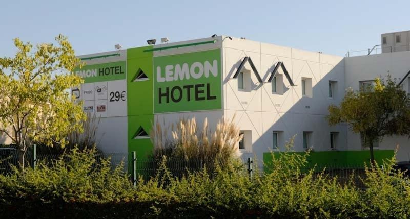 Lemon Hotel Tarascon Bagian luar foto